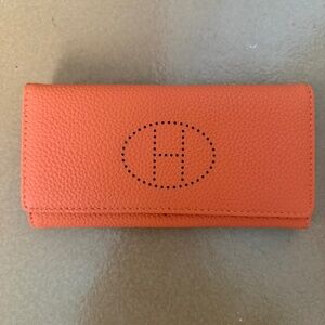 Pebble leather long wallet